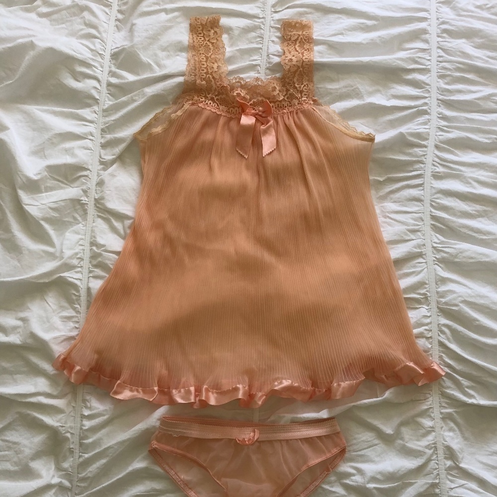 Vintage Peach Lingerie Set